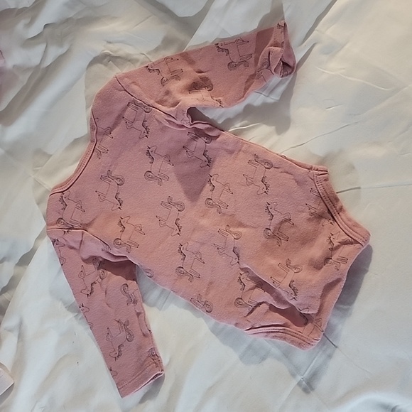 ChickPea 0-3 blush unicorn long sleeve diaper shirt - Picture 4 of 4
